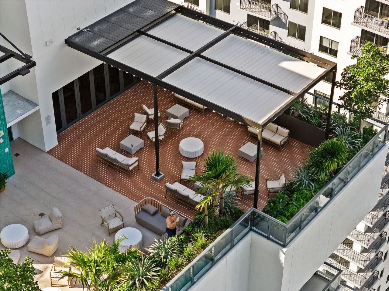 Rooftop pergola lounge